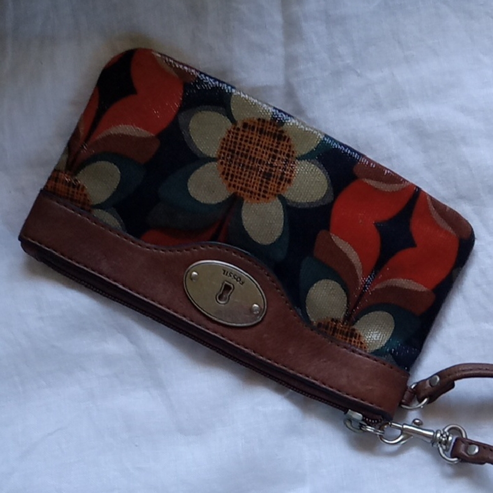 Fossil Floral Pattern Wristlet Wallet Leather Trims